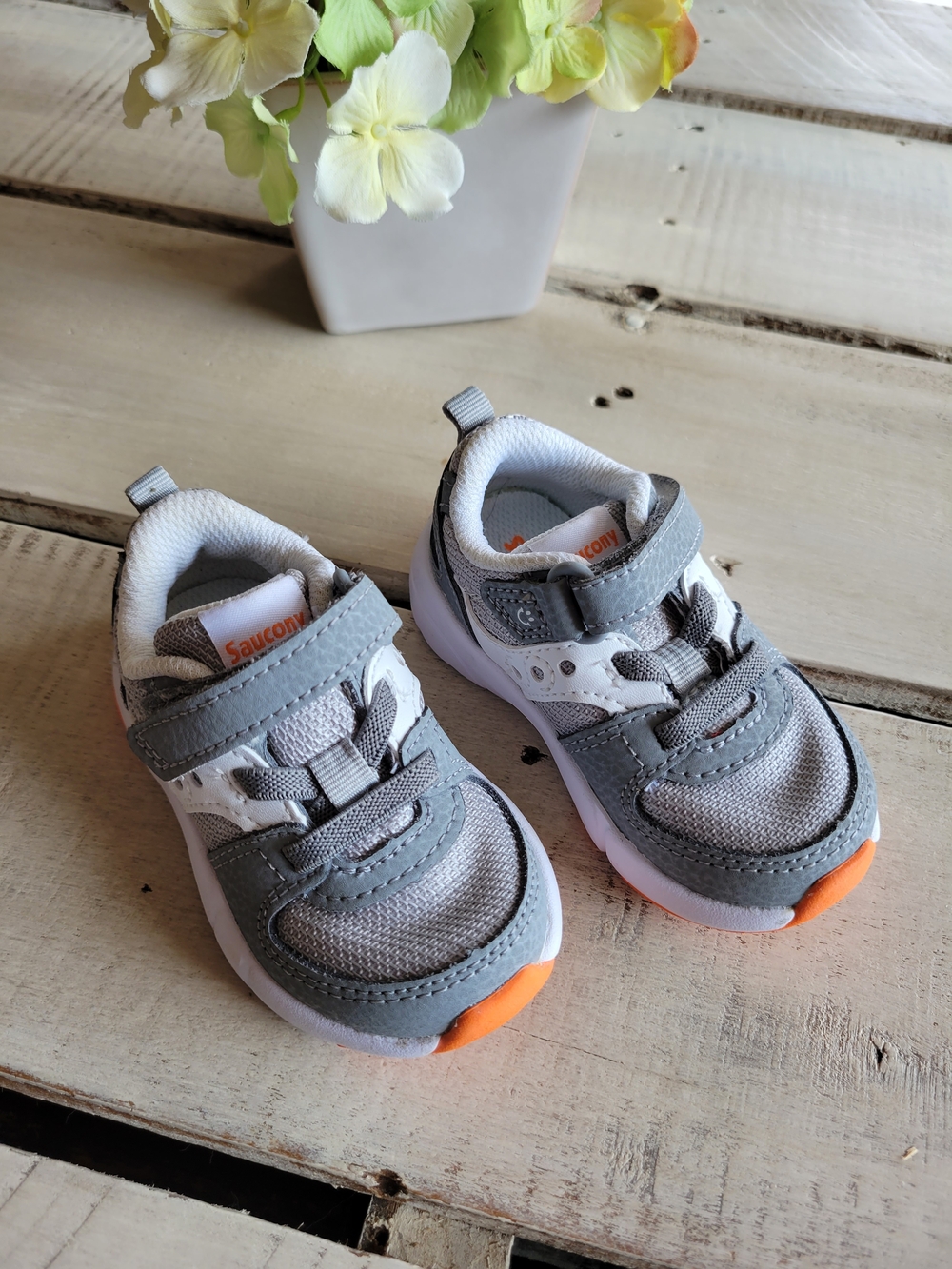 Saucony Kids Gray, White and Orange Hook-and-Loop Sneakers NWOT Sz 4M